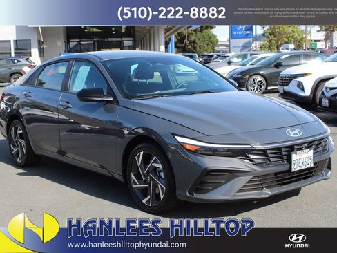 Used 2025 Hyundai Elantra SEL image 5