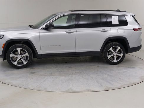 Used 2025 Jeep Grand Cherokee L Limited image 19