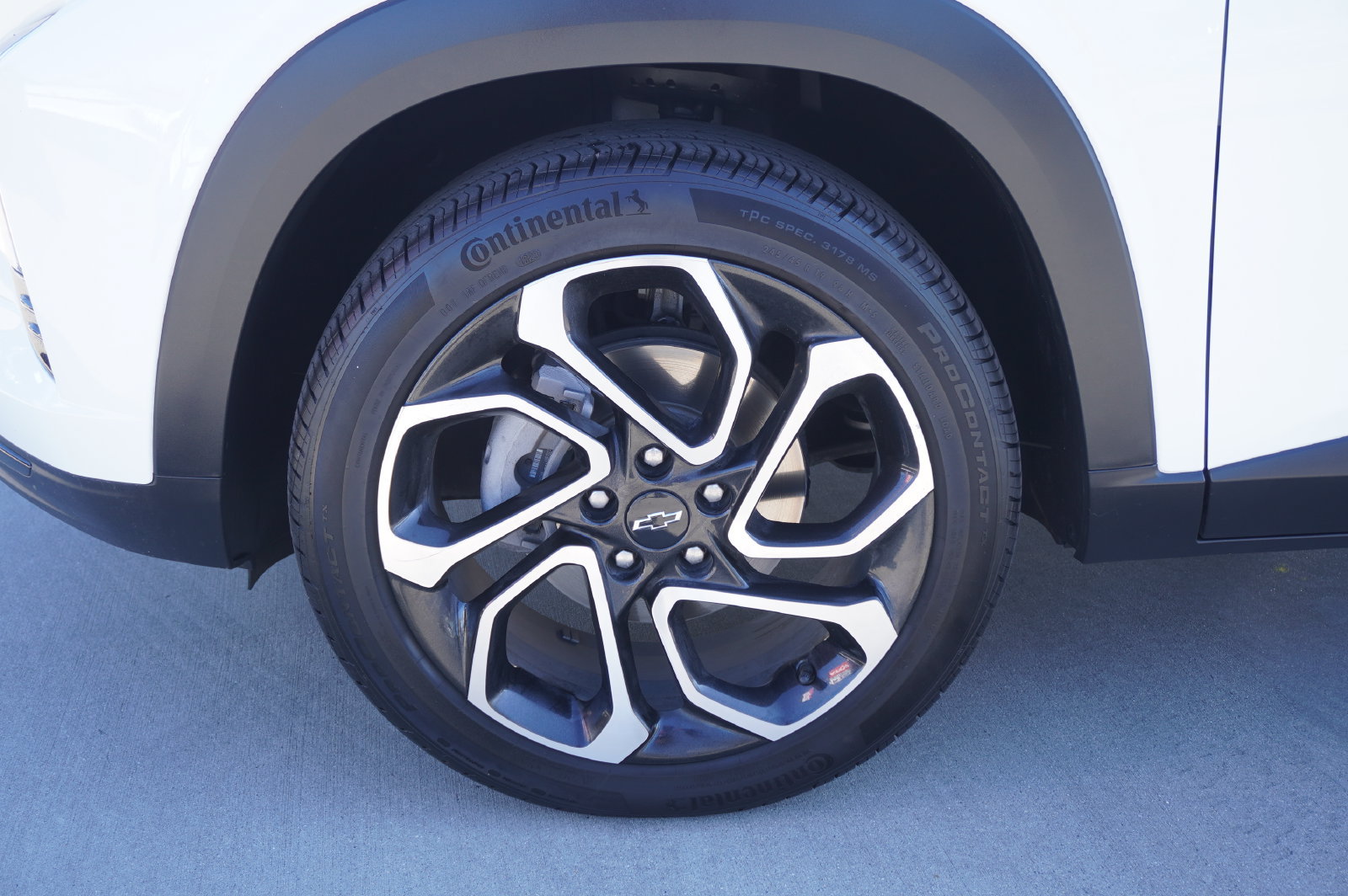 Used 2024 Chevrolet Trax RS w/ Sunroof Package FWD image 22