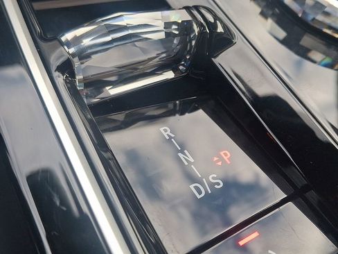 Used 2025 BMW 760i xDrive w/ Executive Package image 16