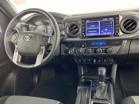 Used 2022 Toyota Tacoma TRD Sport w/ Technology Package AWD/4WD image 12