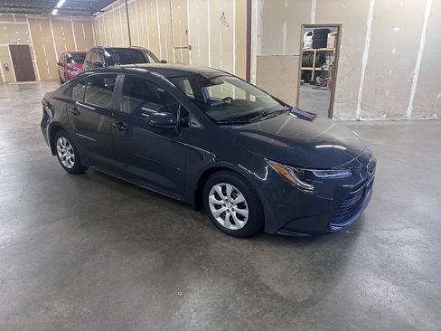 Used 2023 Toyota Corolla LE FWD image 2