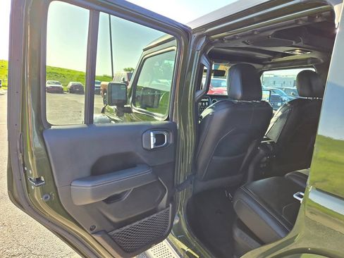 Used 2022 Jeep Wrangler Unlimited Sahara w/ Cold Weather Group AWD/4WD image 29