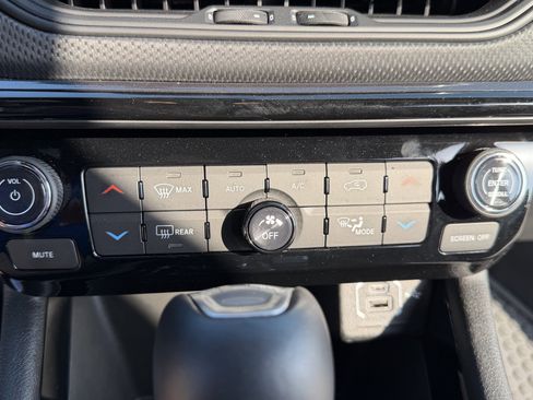 Used 2025 Jeep Compass Latitude w/ Convenience Group image 21