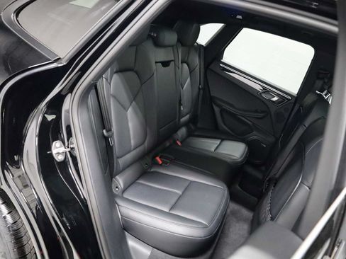 Used 2026 Porsche Macan AWD/4WD image 37