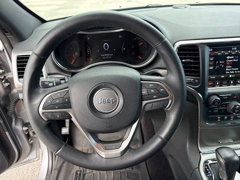 Used 2018 Jeep Grand Cherokee Laredo image 14