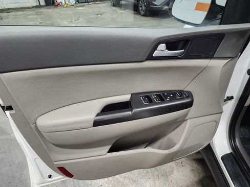 Used 2017 Kia Sportage EX w/ EX Premium Package image 28