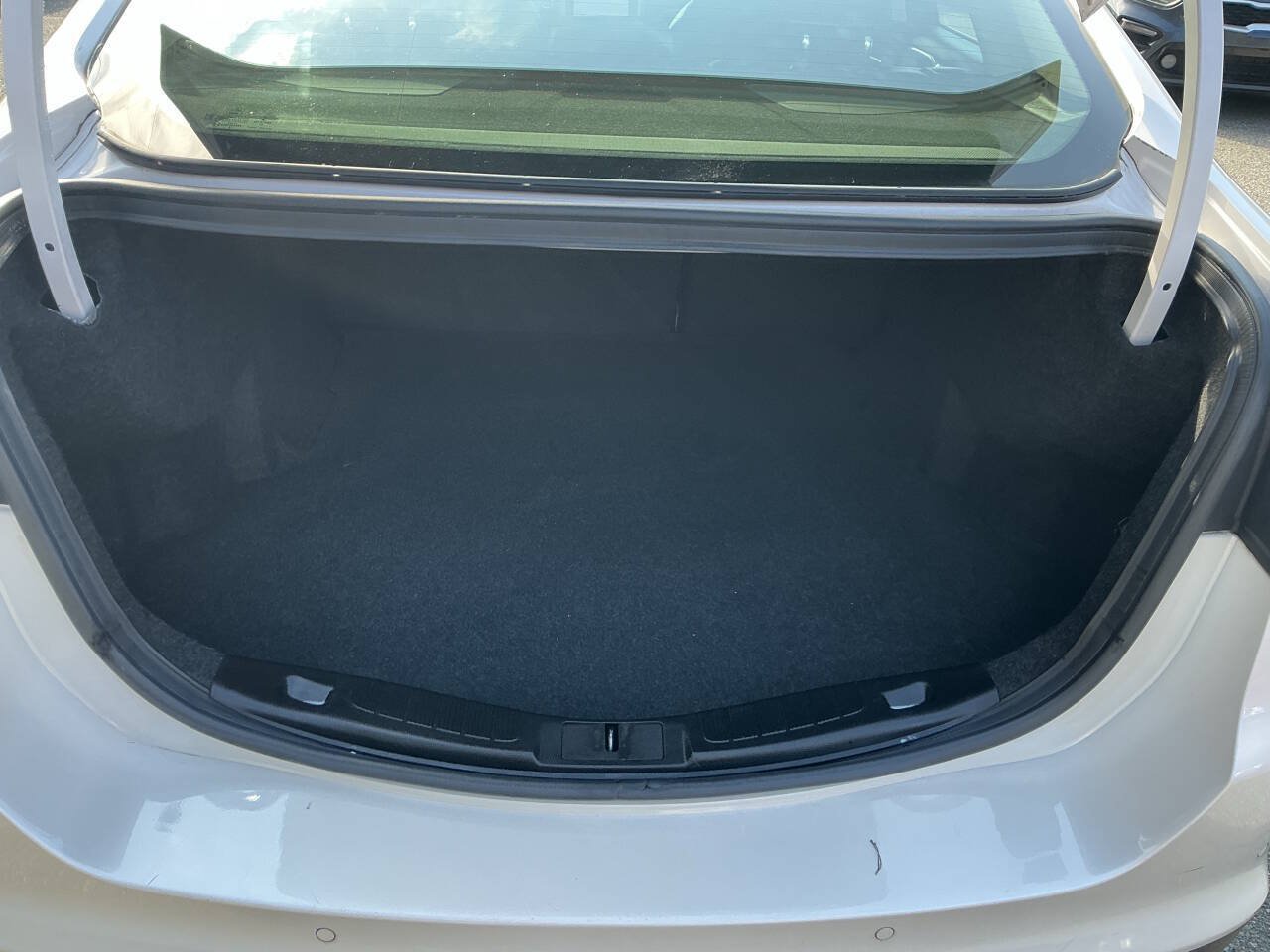 Used 2017 Ford Fusion SE w/ Fusion SE Technology Package FWD image 28