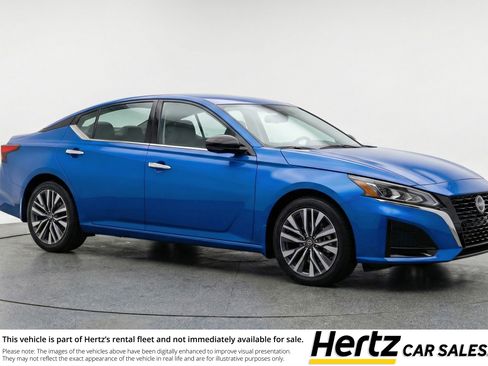 Used 2025 Nissan Altima 2.5 SV image 1