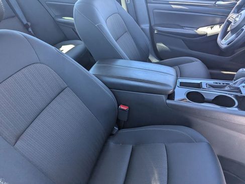 Used 2024 Nissan Altima 2.5 SV image 10