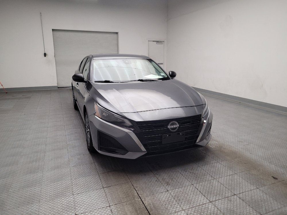 Used 2025 Nissan Altima 2.5 SV FWD image 14