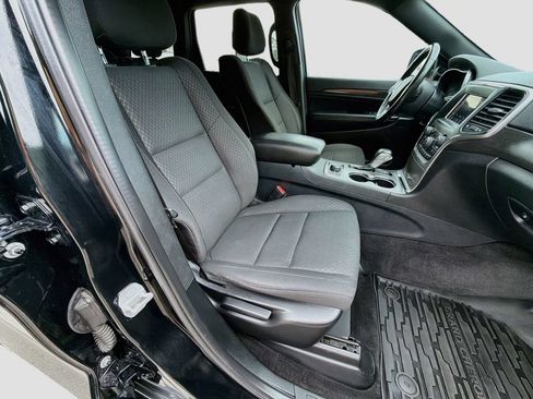 Used 2018 Jeep Grand Cherokee Laredo w/ All-Weather Capability Group AWD/4WD image 30