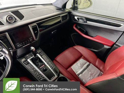 Used 2018 Porsche Macan Turbo image 29