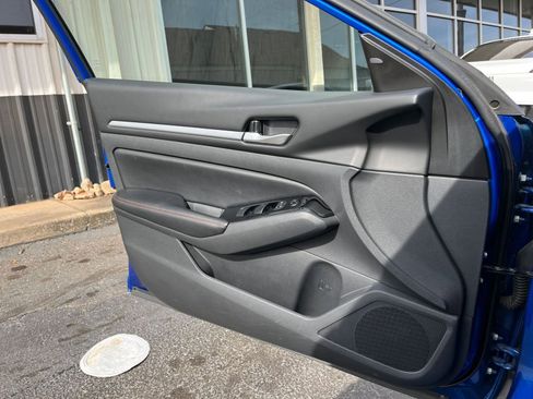 Used 2025 Nissan Altima 2.5 SR image 18