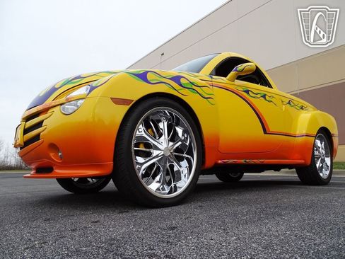 Used 2004 Chevrolet SSR w/ Preferred Equipment Group image 5