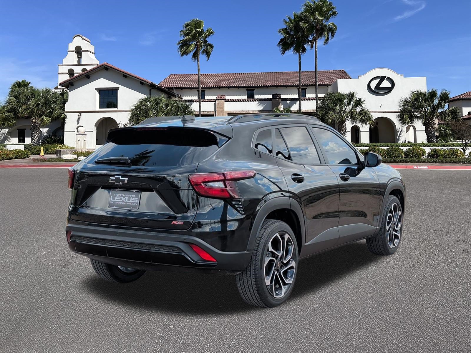 Used 2025 Chevrolet Trax RS w/ Driver Confidence Package FWD image 2