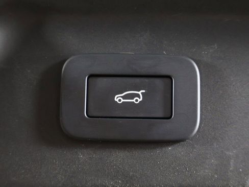 Used 2023 Land Rover Range Rover Velar R-Dynamic S image 24