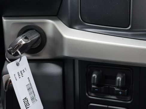 Certified 2024 Ford F250 XL w/ XL Chrome Package image 8