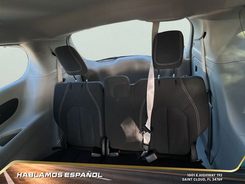 Used 2022 Chrysler Voyager LX image 28