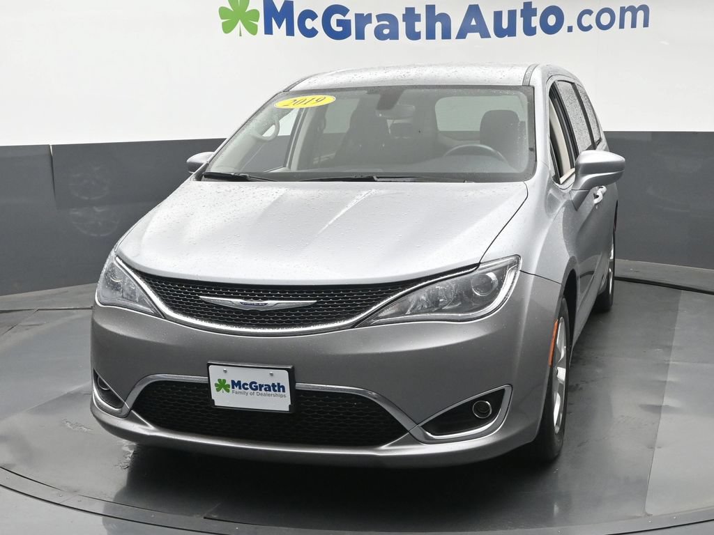 Used 2019 Chrysler Pacifica Touring Plus w/ Tire & Wheel Group FWD image 21