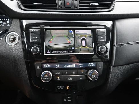 Used 2019 Nissan Rogue SL AWD/4WD image 16