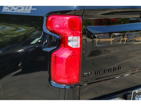 Used 2024 Chevrolet Silverado 1500 LT Trail Boss w/ LT Trail Boss Premium Package AWD/4WD image 8