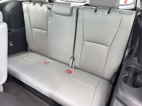 Used 2022 Toyota Highlander Platinum AWD/4WD image 30