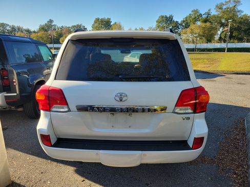Used 2013 Toyota Land Cruiser image 29