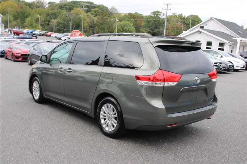 Used 2013 Toyota Sienna XLE FWD image 5