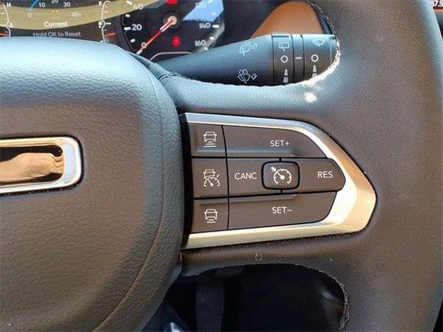 Used 2024 Jeep Compass Limited image 17