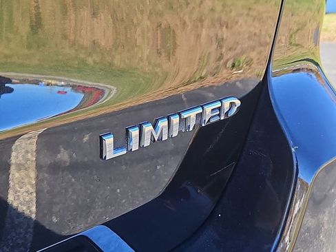 Used 2015 Jeep Grand Cherokee Limited w/ Luxury Group II image 12