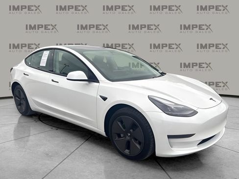 Used 2023 Tesla Model 3 Standard Range RWD image 4