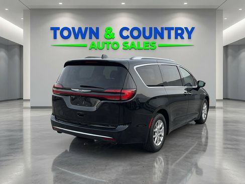 Used 2021 Chrysler Pacifica Touring-L FWD image 6