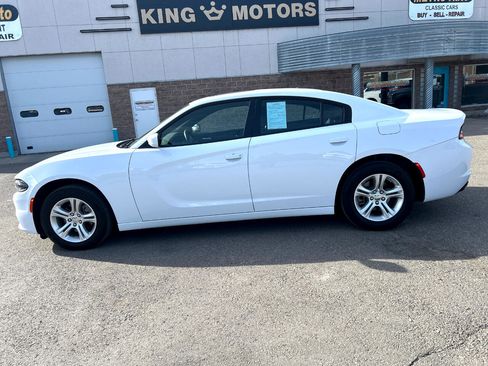 Used 2022 Dodge Charger SXT w/ Driver Convenience Group image 2