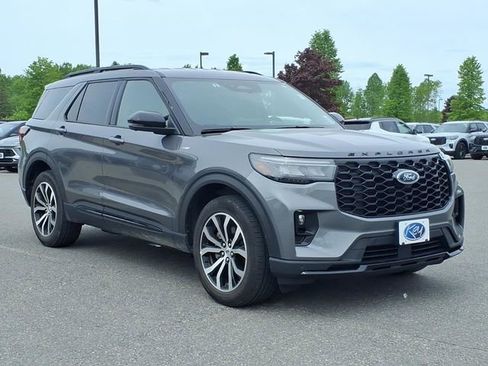 Used 2025 Ford Explorer ST-Line AWD/4WD image 3
