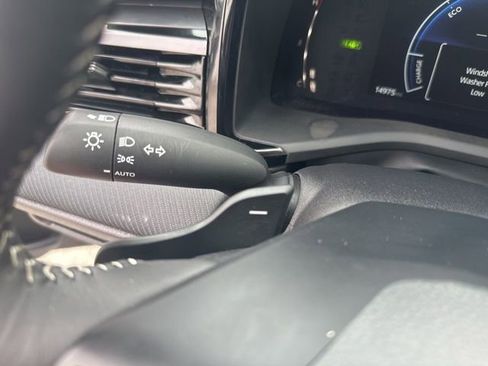 Used 2025 Toyota Camry SE FWD image 23