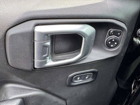 Used 2024 Jeep Gladiator Sport AWD/4WD image 18