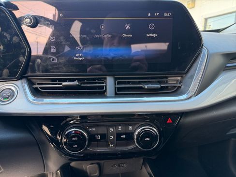 Used 2025 Chevrolet Trax LT image 21