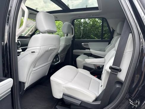 Used 2025 Ford Expedition Platinum w/ Driver's Package AWD/4WD image 40