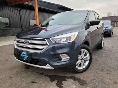 Used 2019 Ford Escape SE image 1
