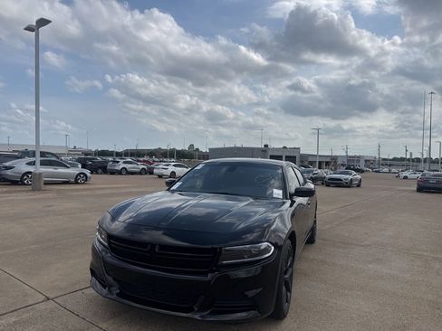 Used 2023 Dodge Charger SXT w/ Blacktop Package image 6