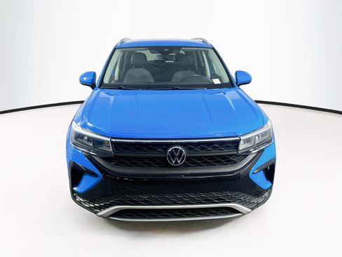 Used 2022 Volkswagen Taos SE w/ IQ.Drive SE Package FWD image 2