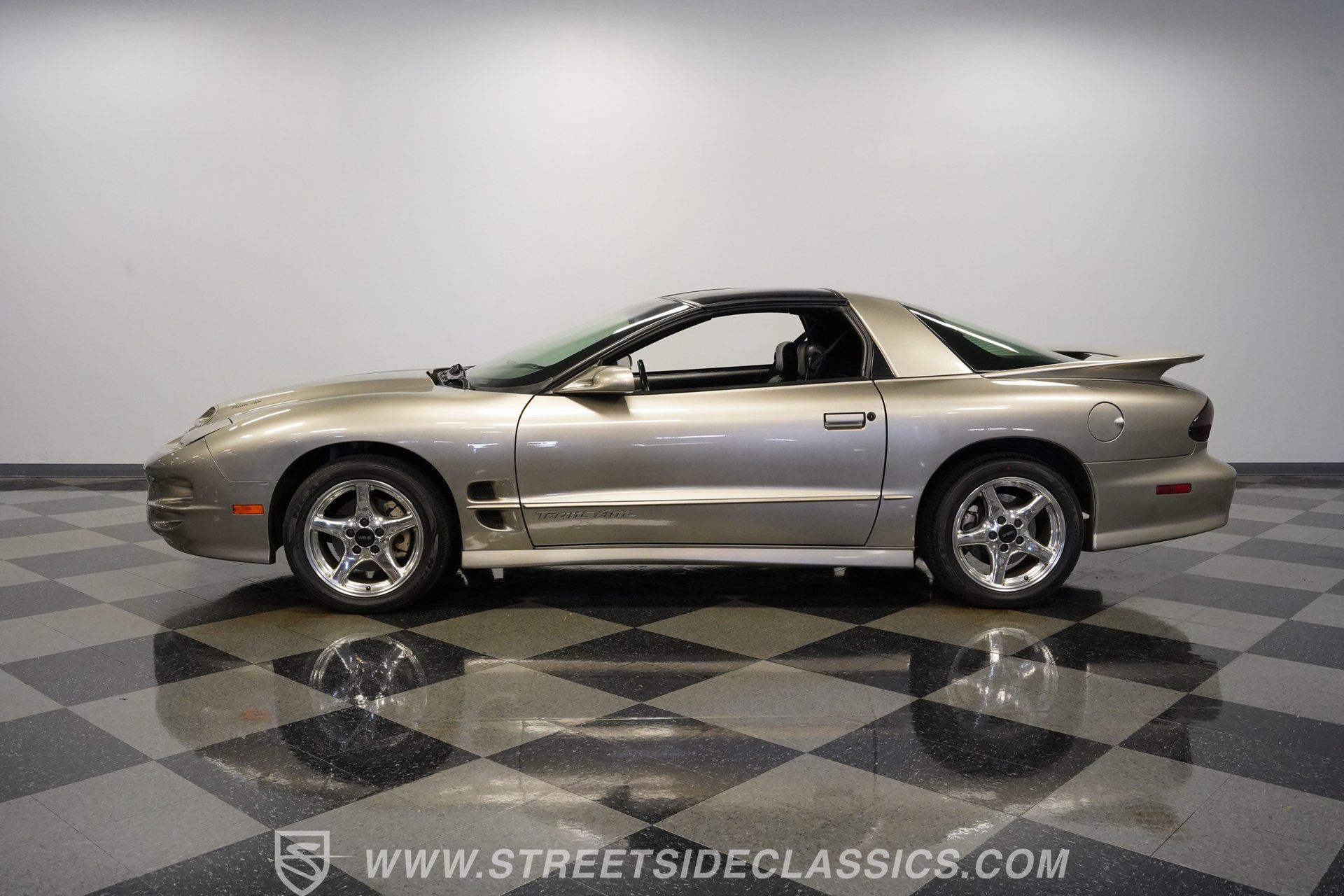 Used 2001 Pontiac Firebird Trans Am RWD image 2