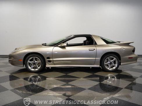 Used 2001 Pontiac Firebird Trans Am RWD image 2