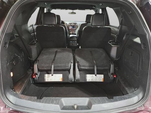 Used 2018 Ford Explorer XLT w/ Equipment Group 202A AWD/4WD image 35