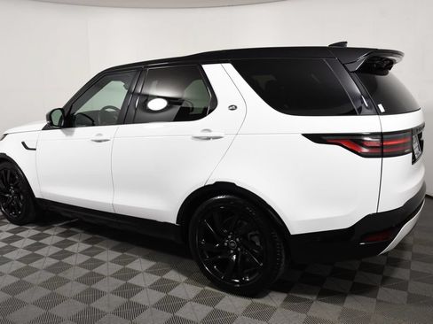 Used 2025 Land Rover Discovery Dynamic SE AWD/4WD image 3