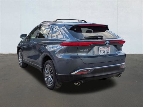 Used 2021 Toyota Venza XLE image 3