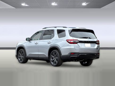 New 2026 Honda Pilot Sport image 3