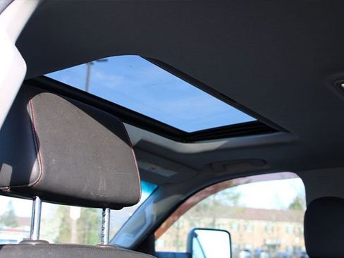 Used 2018 GMC Sierra 2500 SLT w/ All Terrain HD Package image 9