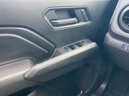 Used 2025 Chevrolet Colorado W/T image 18
